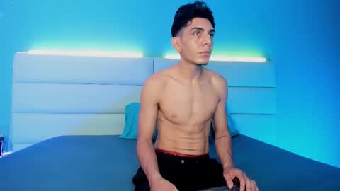 Abril and Julian online show from March 2026 12:01:02 PM