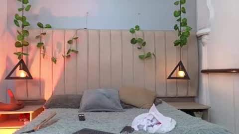 Snapshot of abrilrussell_ chatting on July 2026 04:03:02 PM Abril online show from July 2026 04:03:02 PM