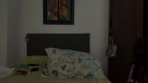 abrilsantosxo online show from April 2026 12:28:01 PM