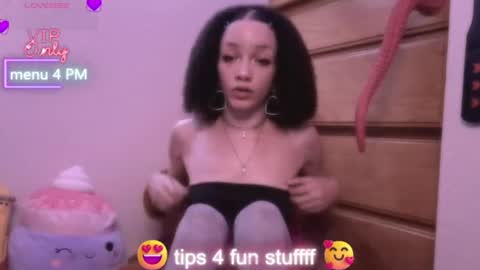 Snapshot of abruisedpeach chatting on July 2026 02:05:17 AM Peach online show from July 2026 02:05:17 AM