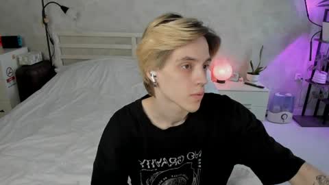 Snapshot of abslut chatting on May 2026 12:46:02 PM Nick online show from May 2026 12:46:02 PM
