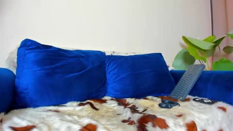 R. online show from February 2025 01:43:02 PM