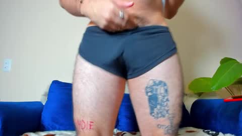 R. online show from February 2025 12:00:02 PM