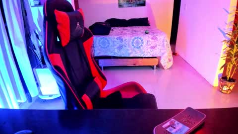 Adam Valencia online show from November 2025 04:00:01 AM