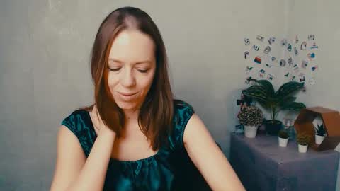 adamais_ online show from November 2025 05:39:01 AM