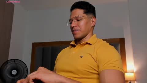 adambrocs1 online show from March 2025 04:17:02 AM