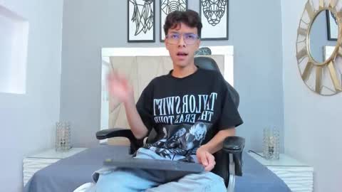 Adams Bobby online show from November 2025 11:31:01 AM