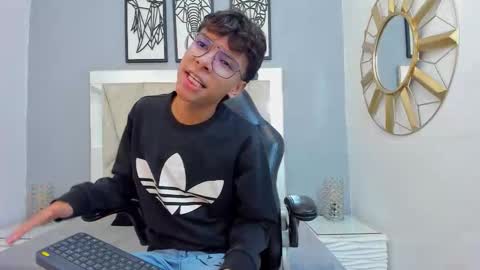 Adams Bobby online show from December 2025 11:28:01 AM