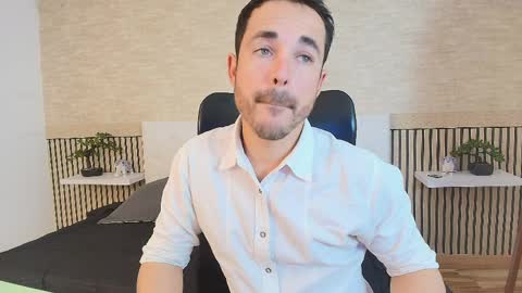 Im Adams Sanz online show from April 2026 07:52:02 PM