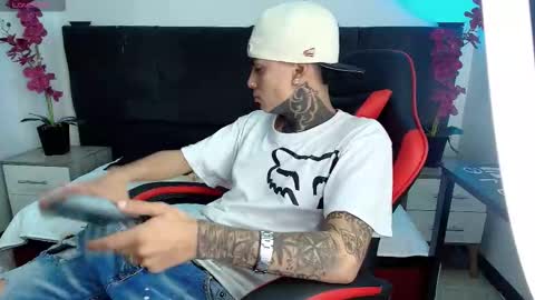 Snapshot of adamswalkerr_ chatting on February 2026 12:23:01 PM AdamsWalkerr online show from February 2026 12:23:01 PM