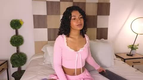 Andrea online show from February 2025 01:41:01 PM