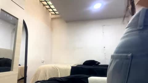 adellein foxx online show from October 2025 08:17:01 PM