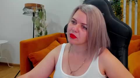 Snapshot of adeleravelle chatting on July 2026 05:11:02 AM AdeleRavelle online show from July 2026 05:11:02 AM