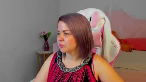 Snapshot of adeleravelle chatting on August 2026 05:07:02 AM AdeleRavelle online show from August 2026 05:07:02 AM