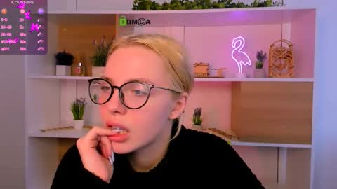 Snapshot of adeli_di chatting on November 2025 09:08:02 AM all three for u online show from November 2025 09:08:02 AM