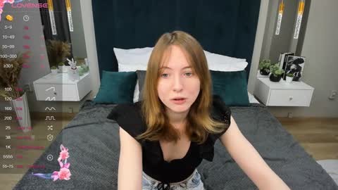 Snapshot of adelina_cowell chatting on December 2024 02:38:02 PM Adelina online show from December 2024 02:38:02 PM