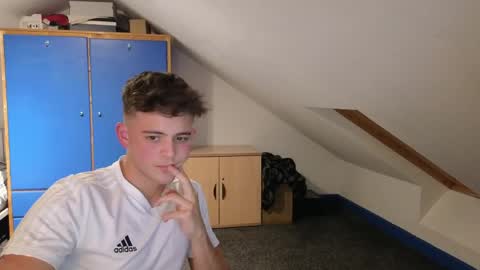 Snapshot of adr_twink chatting on April 2026 09:45:01 PM ADR Twink online show from April 2026 09:45:01 PM