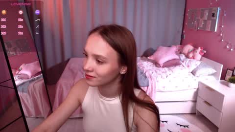 Snapshot of adria_arjona chatting on June 2026 07:35:01 AM Eva online show from June 2026 07:35:01 AM