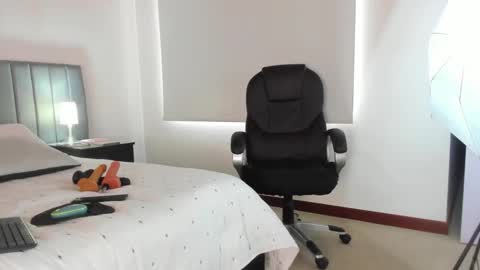 Adriana online show from November 2025 07:02:02 PM