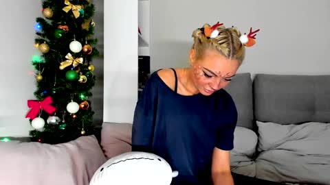 Adriana online show from December 2025 02:34:02 PM