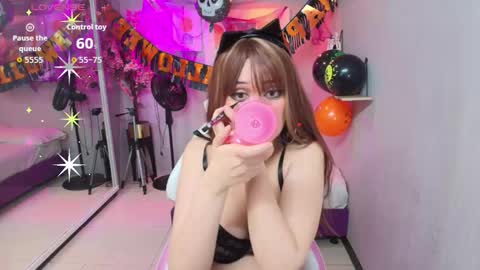 Adri  online show from October 2025 12:07:02 PM