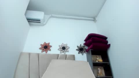 adriana online show from October 2025 05:04:02 PM