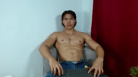 Snapshot of adriel_escalante chatting on October 2025 01:30:02 AM adriel_escalante online show from October 2025 01:30:02 AM