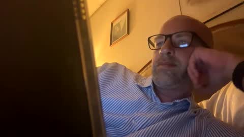 adrienfromparis online show from April 2026 07:22:01 PM