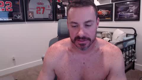 Snapshot of adventrs_fun chatting on April 2026 08:01:02 PM adventrs_fun online show from April 2026 08:01:02 PM