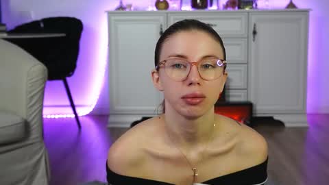 Aelia online show from October 2025 04:48:02 AM