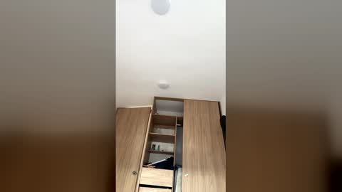 afroditawild online show from April 2026 03:35:02 PM