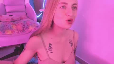 Snapshot of agathaa_ks_ chatting on January 2025 02:25:02 AM Camila 2 online show from January 2025 02:25:02 AM