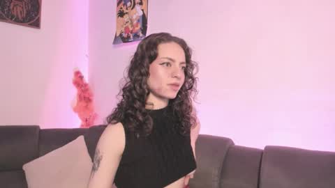 Camila     2 online show from November 2025 11:47:02 PM