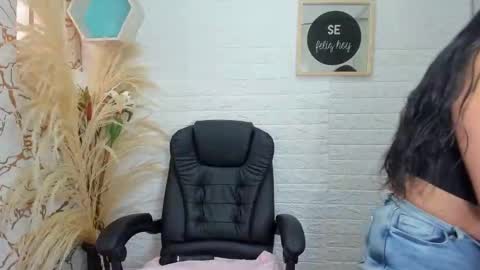 Snapshot of ahisha09 chatting on January 2025 07:13:02 PM Ahisha online show from January 2025 07:13:02 PM