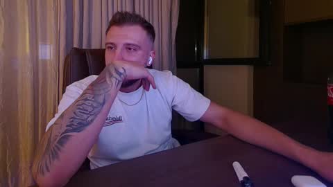 Aiden online show from November 2025 08:40:02 PM