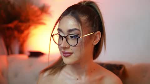 Snapshot of aileenaxa chatting on June 2026 08:41:01 PM Aileen online show from June 2026 08:41:01 PM