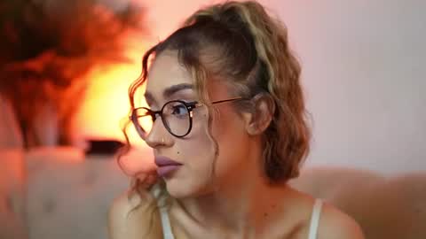 Snapshot of aileenaxa chatting on June 2026 09:03:01 PM Aileen online show from June 2026 09:03:01 PM
