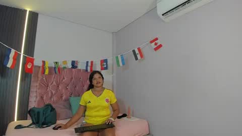 Snapshot of aisha_moore chatting on June 2026 07:34:01 PM AISHA MOORE online show from June 2026 07:34:01 PM