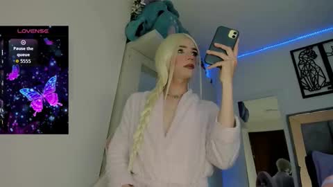 aiunii online show from December 2025 12:15:01 AM