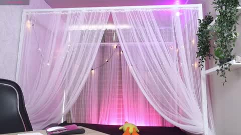             online show from October 2025 08:42:02 PM