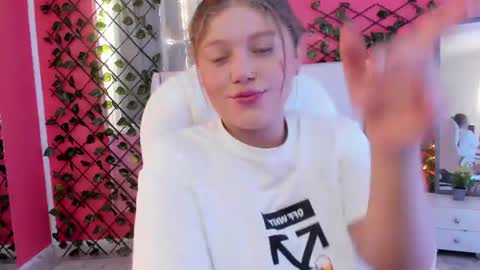 Snapshot of alaia_greyy chatting on July 2026 01:14:02 PM Alaia online show from July 2026 01:14:02 PM