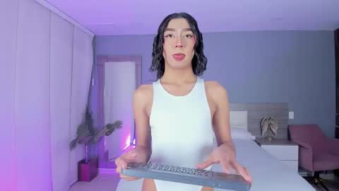 alaiaguerra online show from November 2025 07:36:02 PM