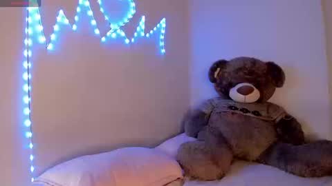 Alana  online show from September 2025 10:00:01 PM