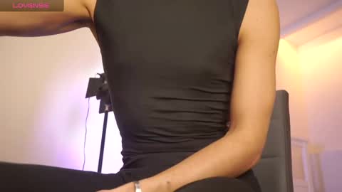 idenavarre online show from December 2024 10:13:02 PM