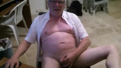 Snapshot of alanlee10allen chatting on April 2026 11:02:02 PM Alanlee10allen online show from April 2026 11:02:02 PM