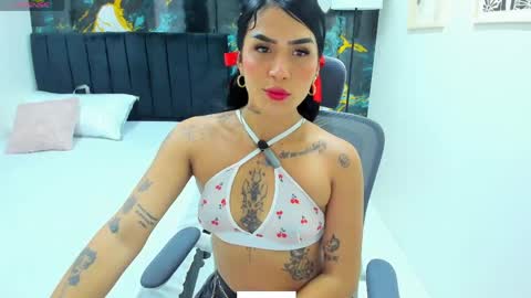 Snapshot of alanna_wild chatting on May 2026 07:33:01 PM Alana online show from May 2026 07:33:01 PM