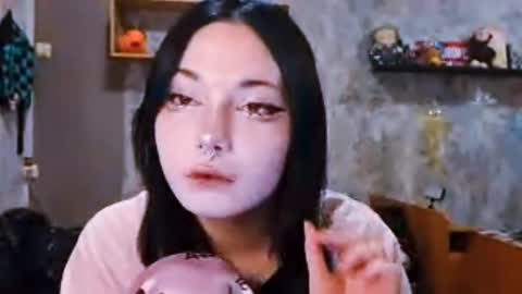 Im Katrina online show from November 2025 03:38:02 PM