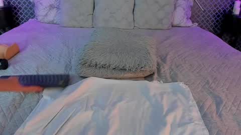 aleja_bloom online show from November 2025 12:59:01 PM