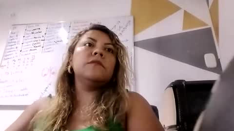 Snapshot of aleja_lollipop chatting on May 2026 10:59:02 PM Aleja online show from May 2026 10:59:02 PM