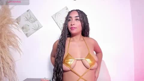Snapshot of alejaa_queen chatting on September 2025 09:28:02 PM aleja online show from September 2025 09:28:02 PM